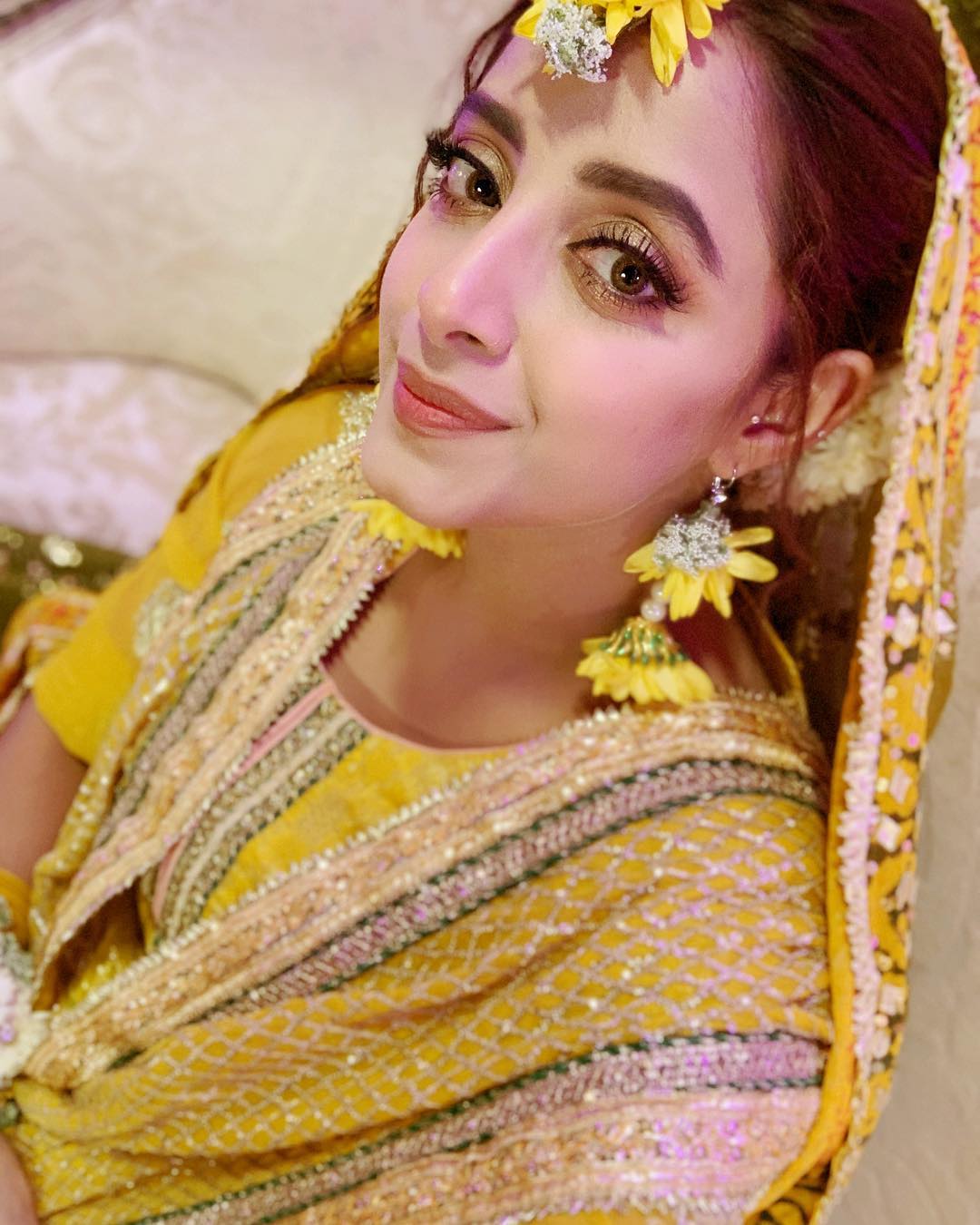 Beautiful Actress Sanam Chaudhry on the Set of her Drama Meer Abru