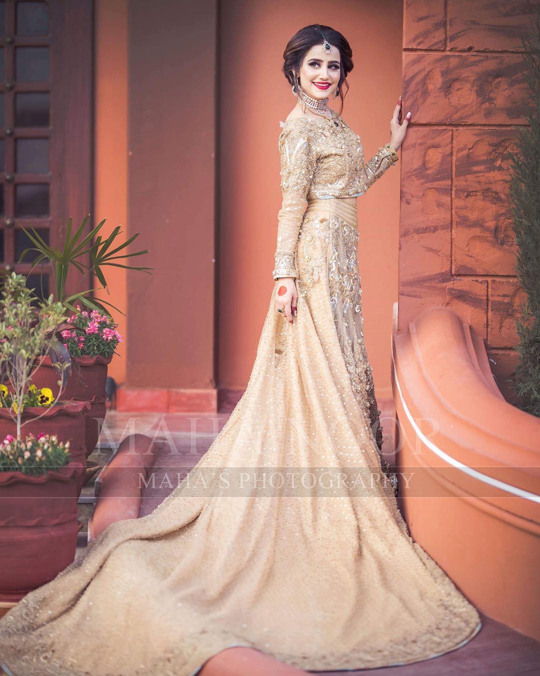 Beautiful Bridal Shoot of Actress Saniya Shamshad