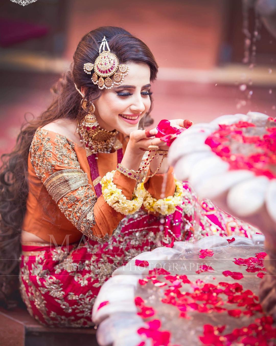 Beautiful Bridal Shoot of Actress Saniya Shamshad - ApnayOnline.Com