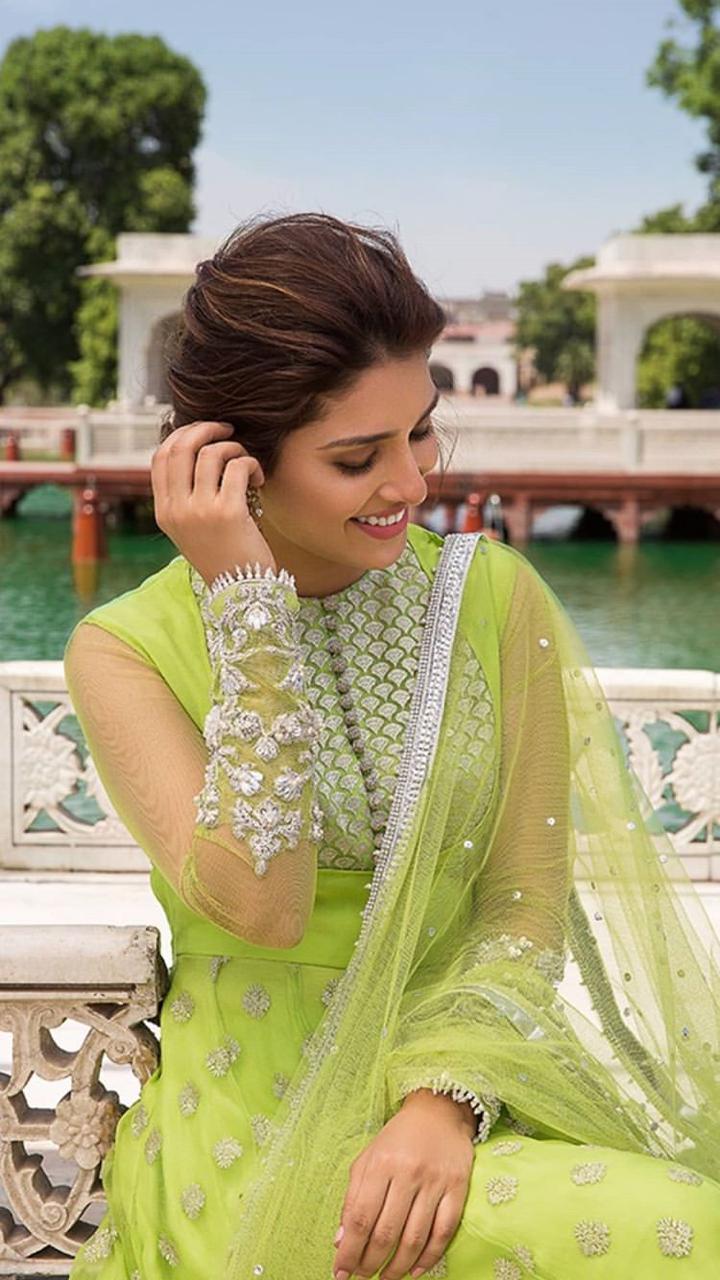 Latest Beautiful Clicks of Gorgeous Ayeza Khan