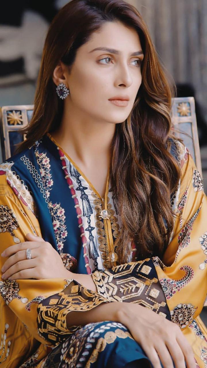 Latest Beautiful Clicks of Gorgeous Ayeza Khan