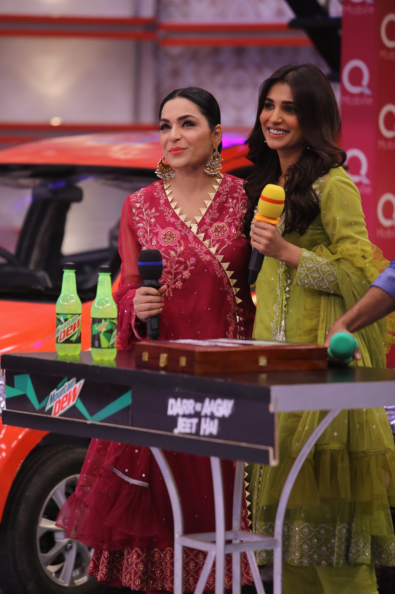 Beautiful Meera Jee & Amna Ilyaas Appeared in Jeeto Pakistan