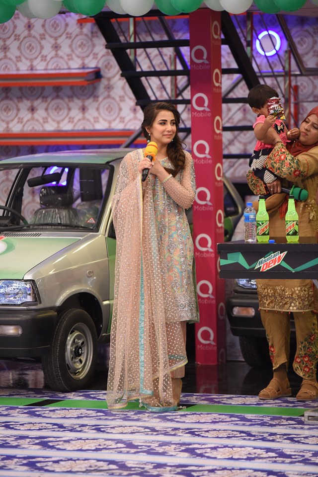 Actors Ali Rehman Khan & Ushna Shah in Jeeto Pakistan