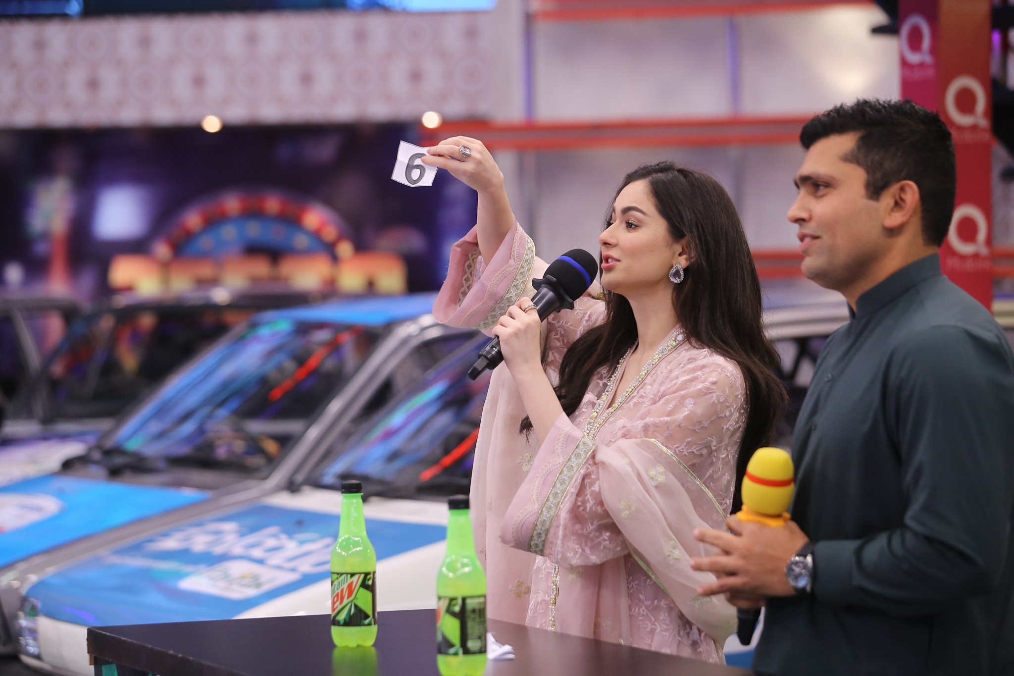 Beautiful & Gorgeous Hania Amir and Handsome Kamran Akmal in Jeeto Pakistan