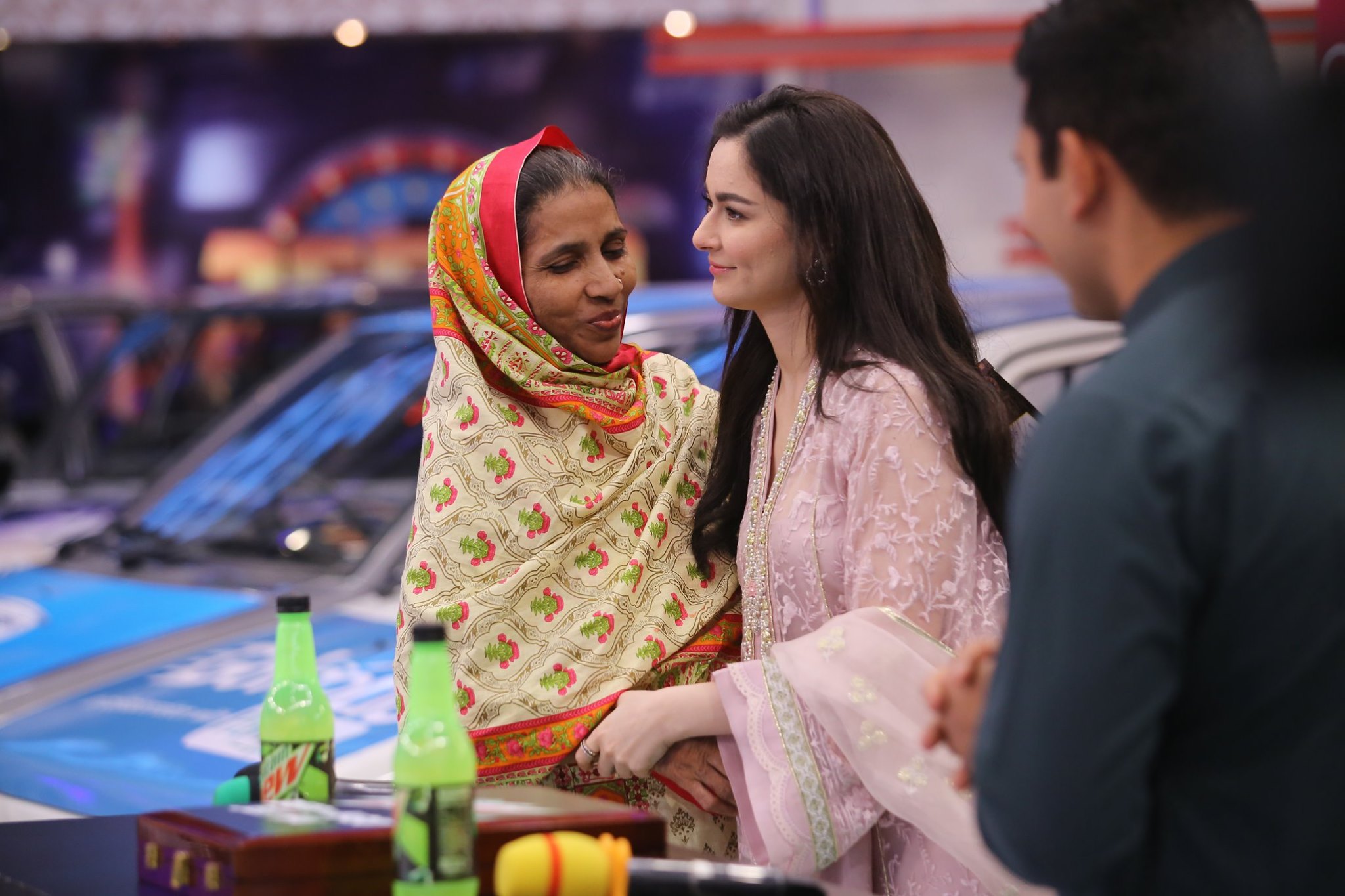 Beautiful & Gorgeous Hania Amir and Handsome Kamran Akmal in Jeeto Pakistan