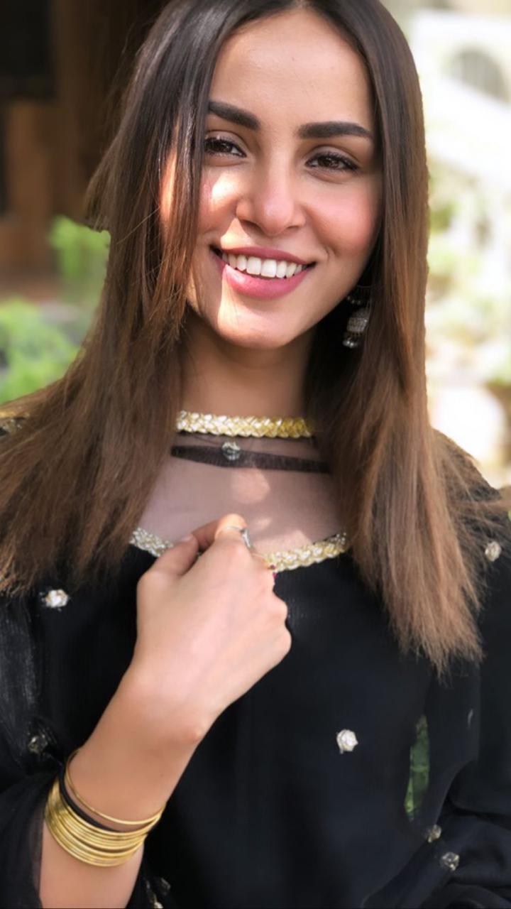 Latest Clicks of Gorgeous Actress Nimra Khan in Black
