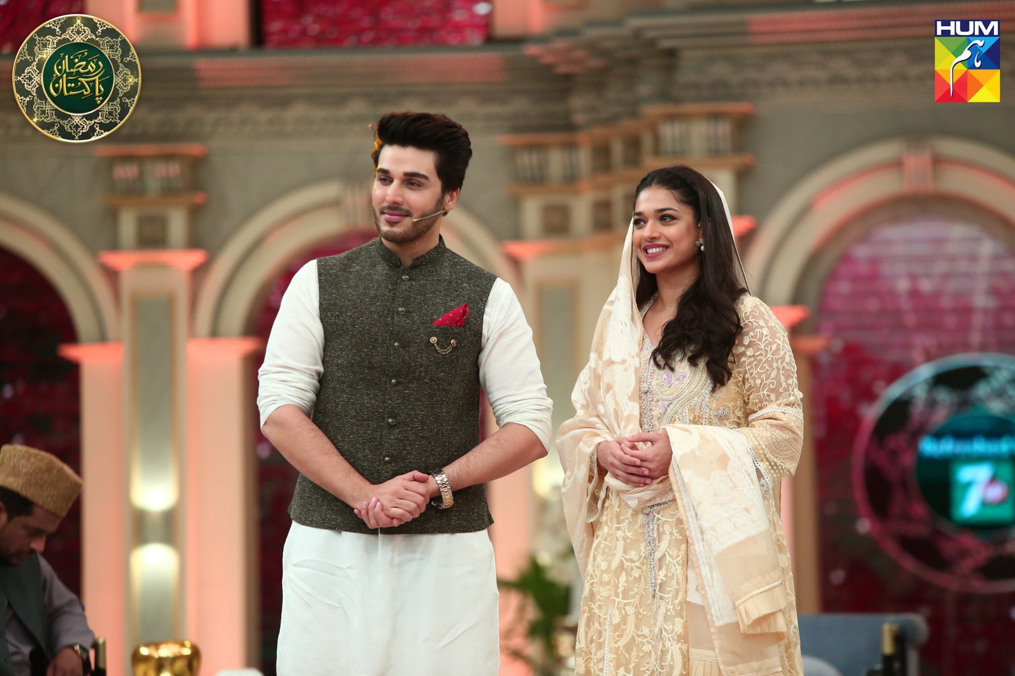 Gorgeous Actress Sanam Jung Appeared in today's Ramzan Pakistan Transmission