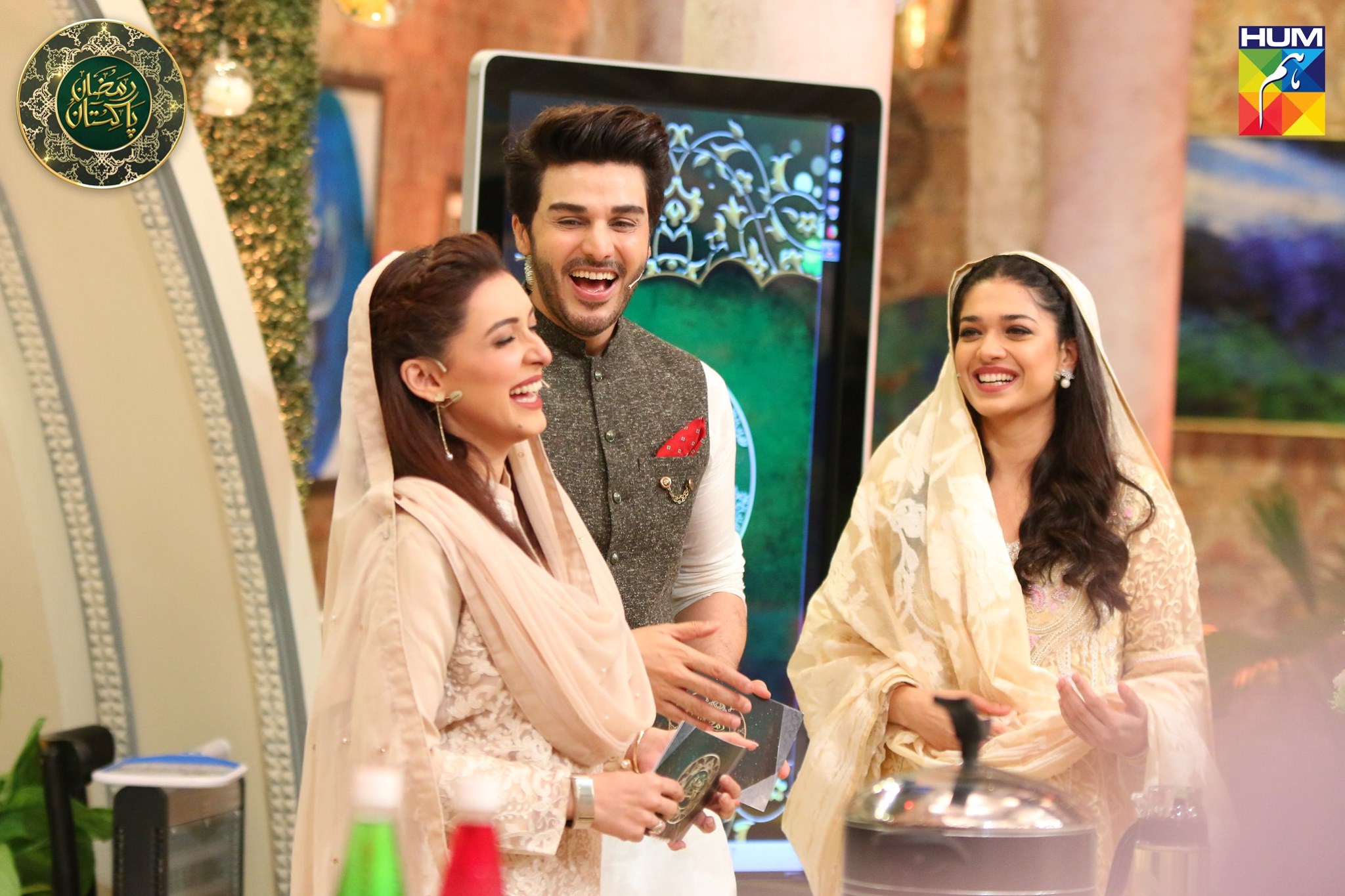 Gorgeous Actress Sanam Jung Appeared in today's Ramzan Pakistan Transmission