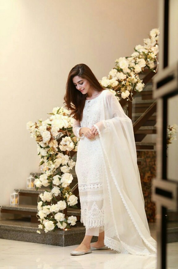 Maya Ali Looks Divine At An Iftar Party