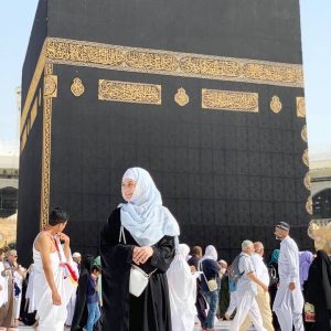 Celebrities Who Are Performing Umrah This Season in Ramazan