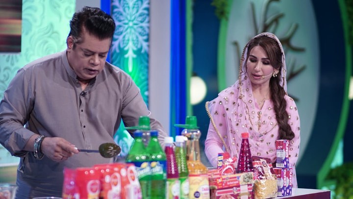 Beautiful Ayeza Khan with Gorgeous Reema Khan in Aaj Tv Ramzan Transmission