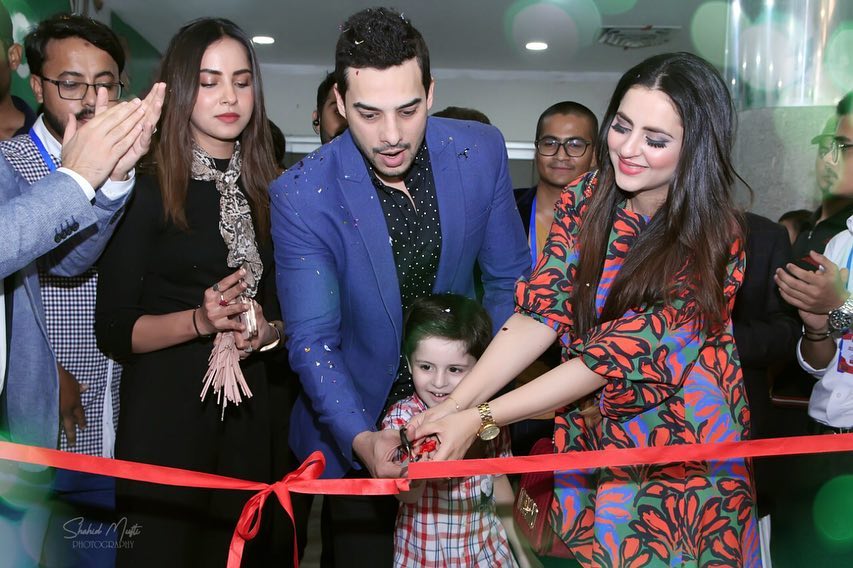 Beautiful Actor Couple Fatima Effendi & Kanwar Arsalan with their Cute Kids at Iftar