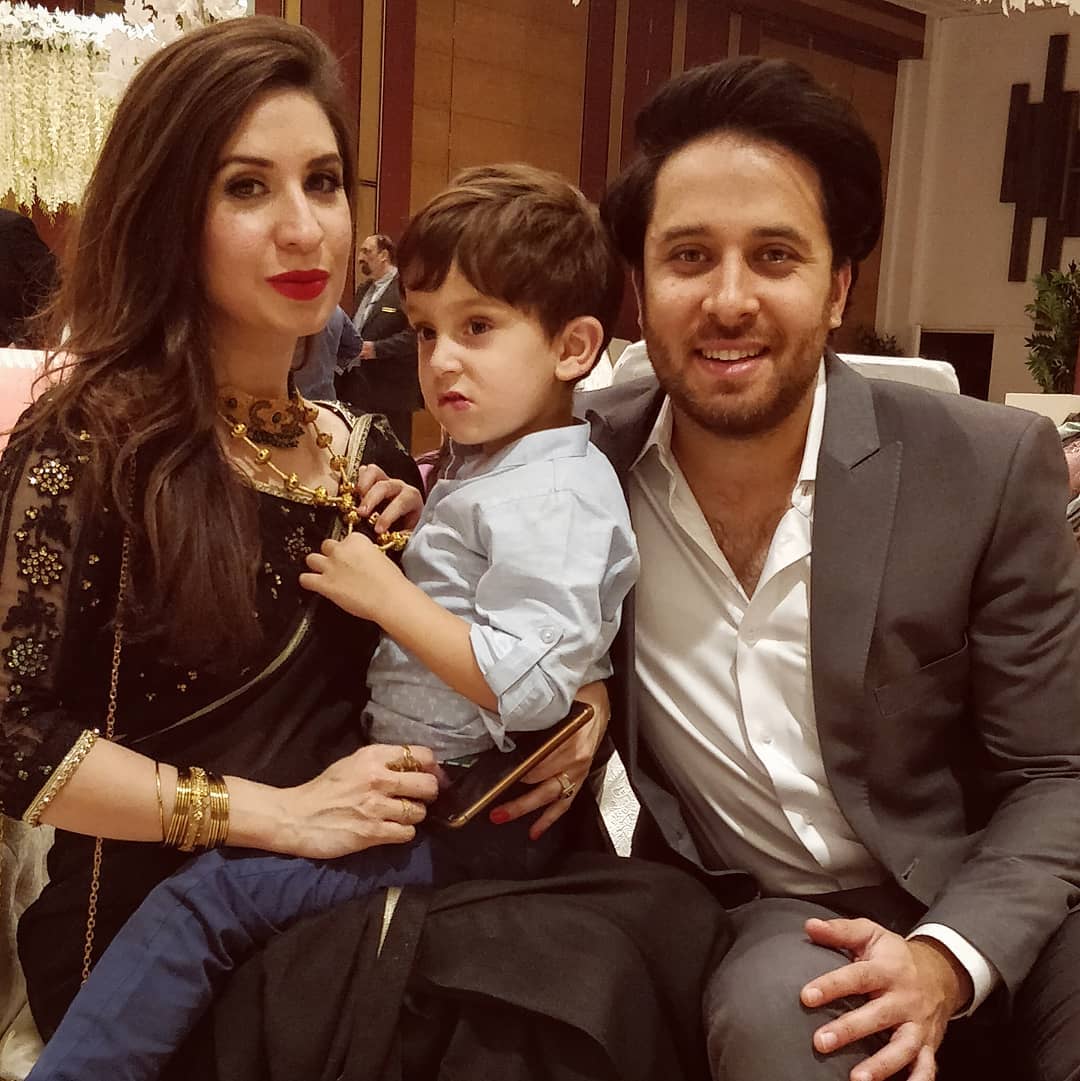 Drama Do Bol Actor Haroon Shahid Pictures with his Wife and Kids