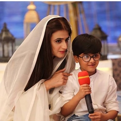 Beautiful Clicks of Hira and Mani with their Kids from Ramzan Transmission