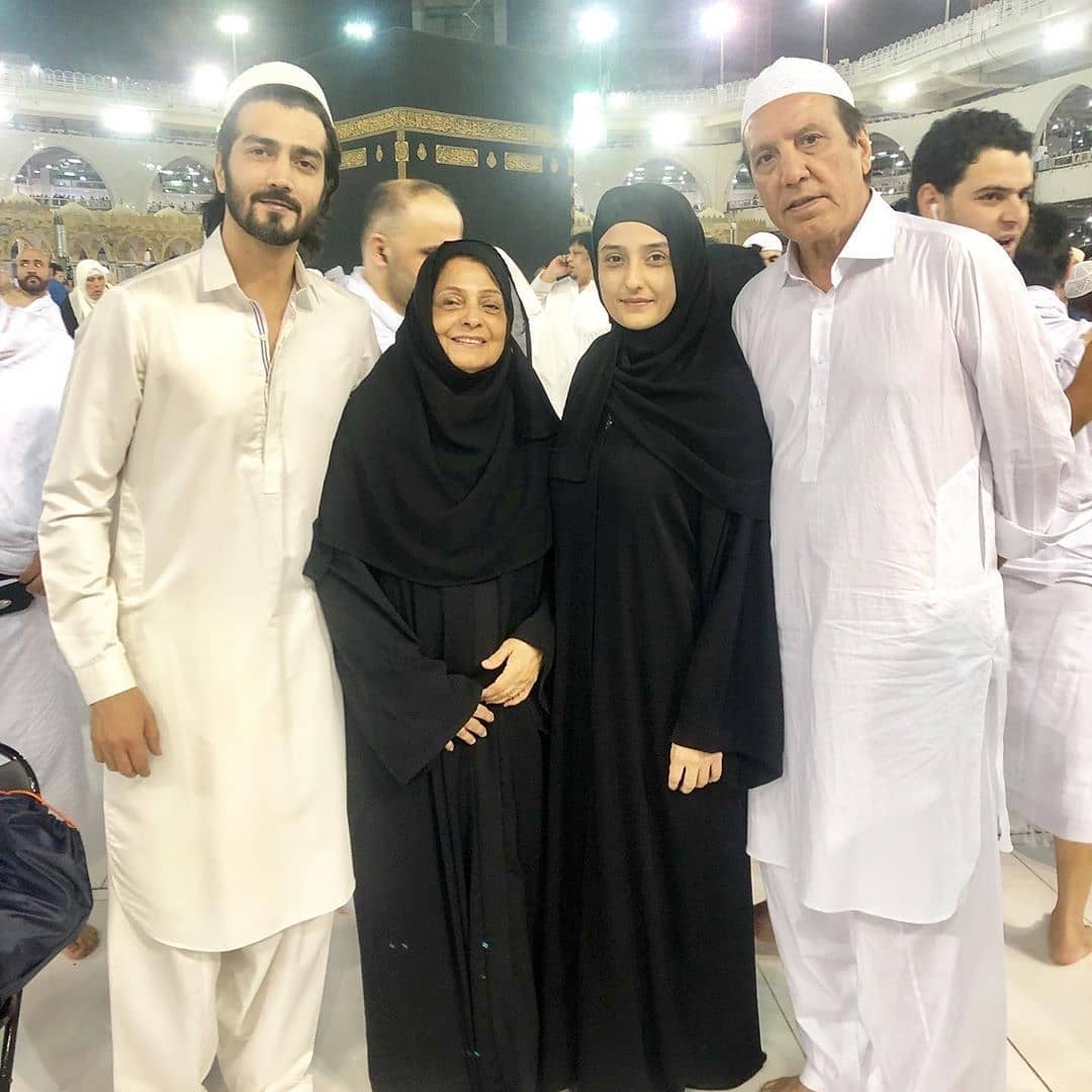 Actors Shehzad Sheikh and Momal Sheikh Performed Umrah with Parents