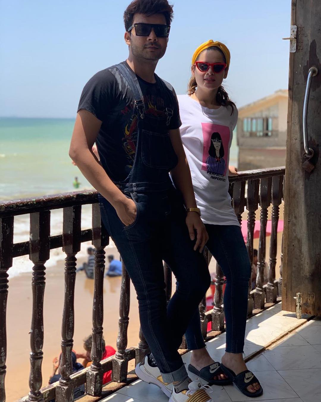Gorgeous Minal Khan Spent Time with her Friends and Family at Turtle Beach Karachi