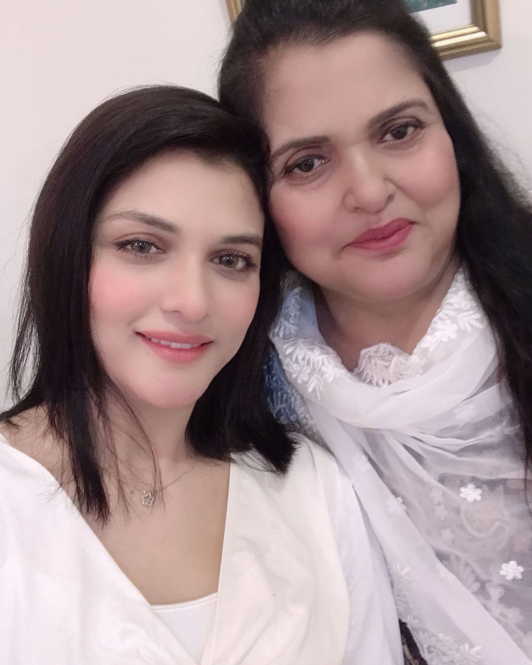 Beautiful Pictures of Pakistani Celebrities with their Beautiful Mothers on Mother’s Day