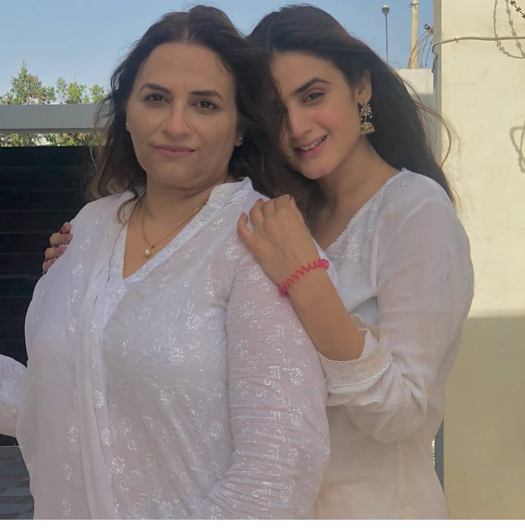 Beautiful Pictures of Pakistani Celebrities with their Beautiful Mothers on Mother's Day | Reviewit.pk