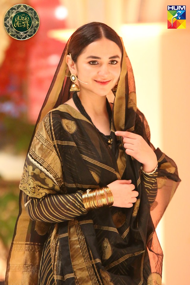 Beautiful Clicks of Actress Yumna Zaidi in Ramzan Pakistan Transmission