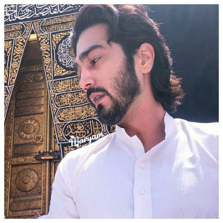 Actors Shehzad Sheikh and Momal Sheikh Performed Umrah with Parents