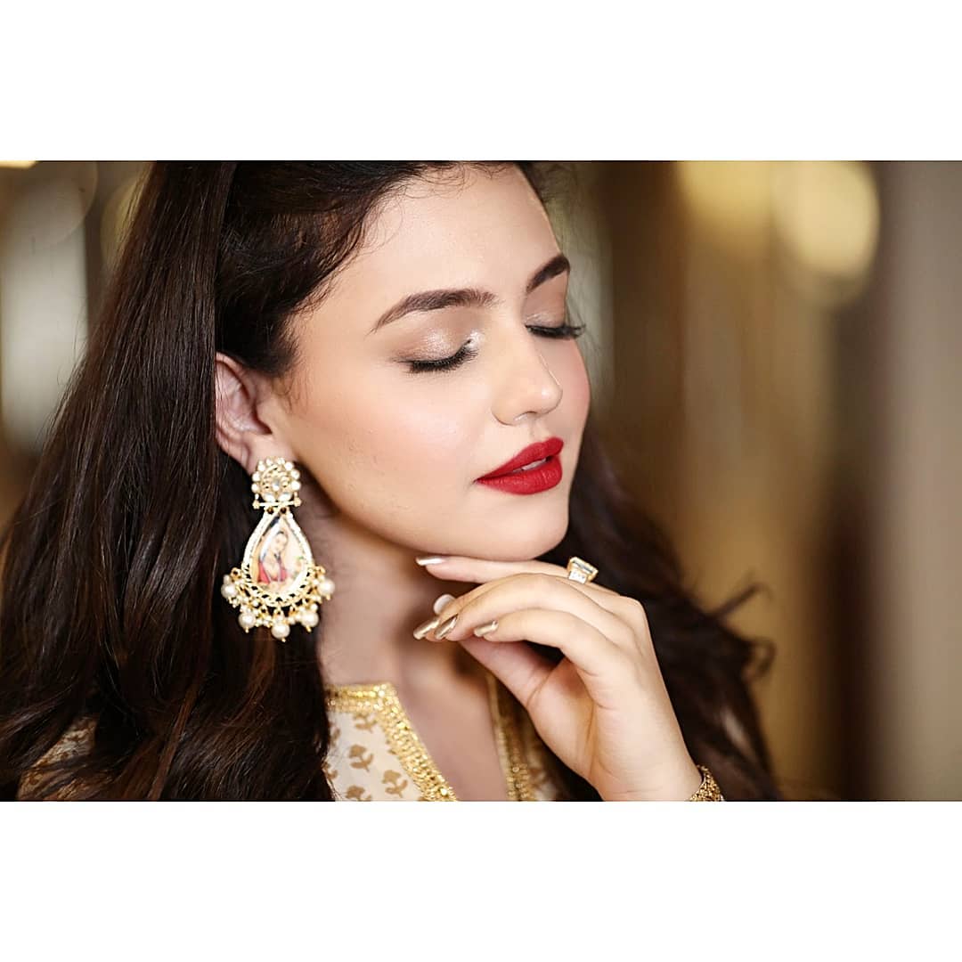 Latest Photoshoot of Beautiful Zara Noor Abbas