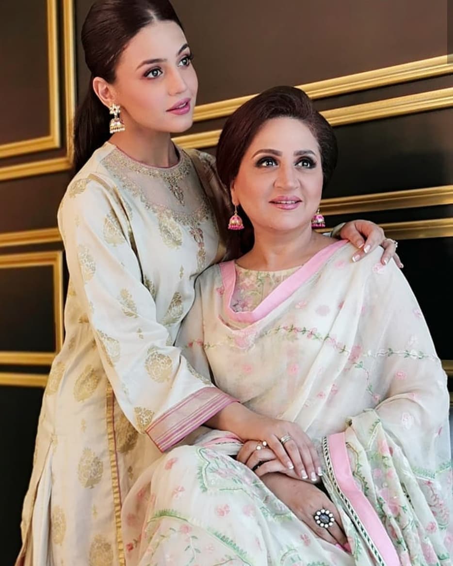 Beautiful Photoshoot of Actress Zara Noor Abbas with her Mother Asma Abbas