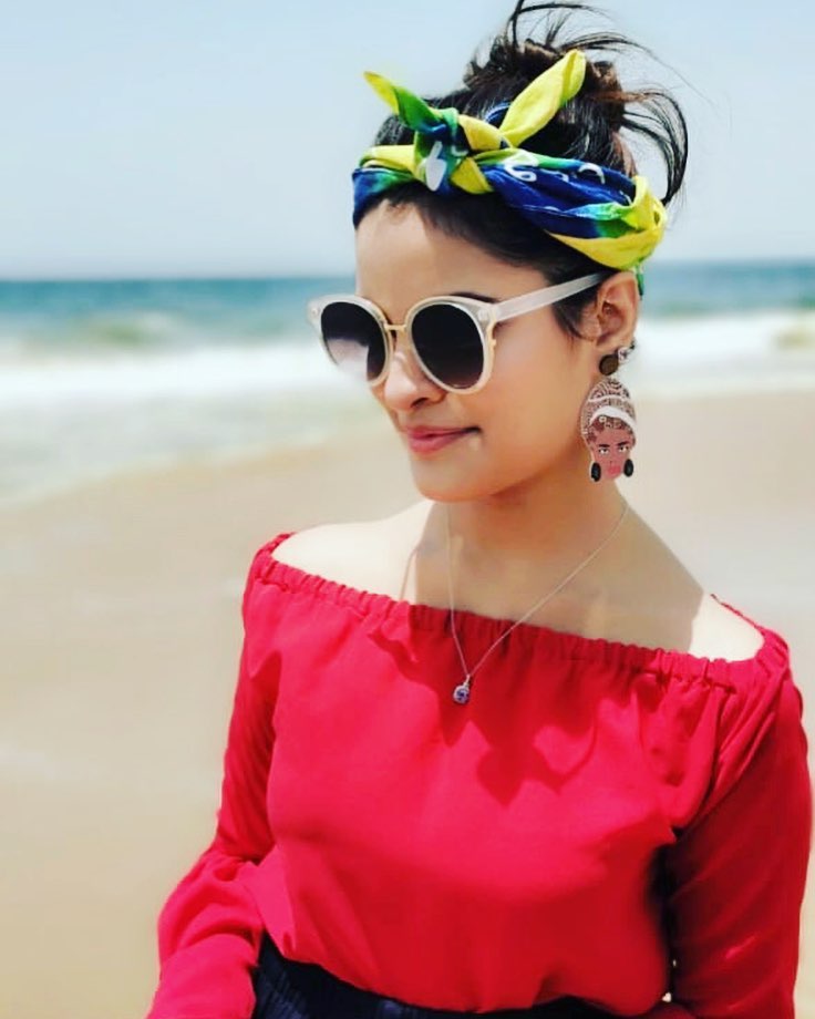 Beautiful Zara Noor Abbas Spending a Day at Beach with Friends
