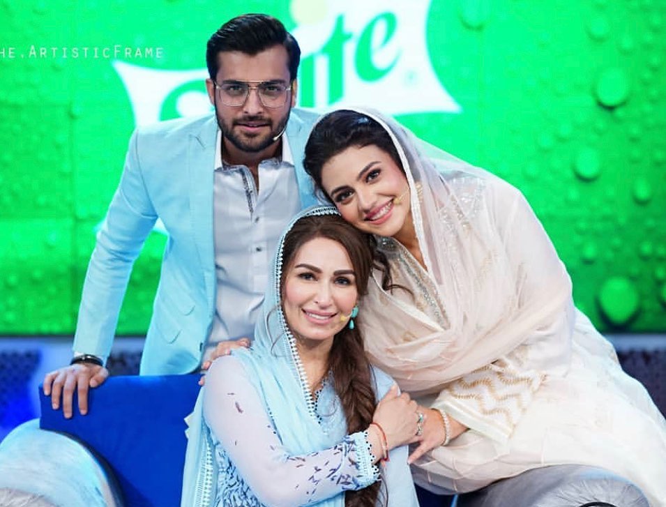 Beautiful Couple Zara Noor Abbas and Asad Siddique in Aaj TV Ramzan Transmission