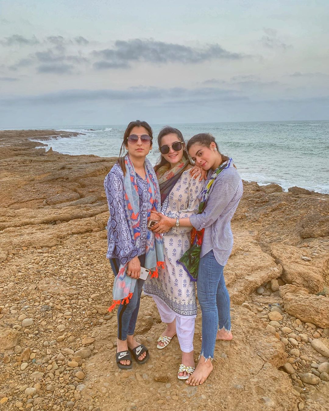 Aiman Khan and Minal Khan Spent Good Time With Friends & Family at Beach