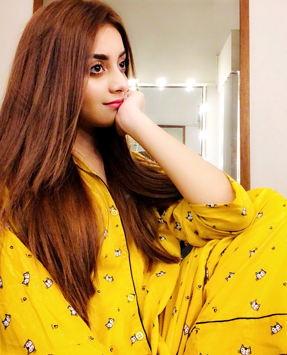 Latest Beautiful Clicks of Gorgeous Actress Alizeh Shah