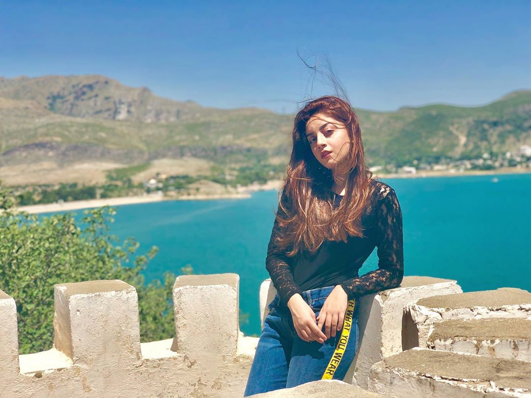 Latest Beautiful Clicks of Gorgeous Actress Alizeh Shah
