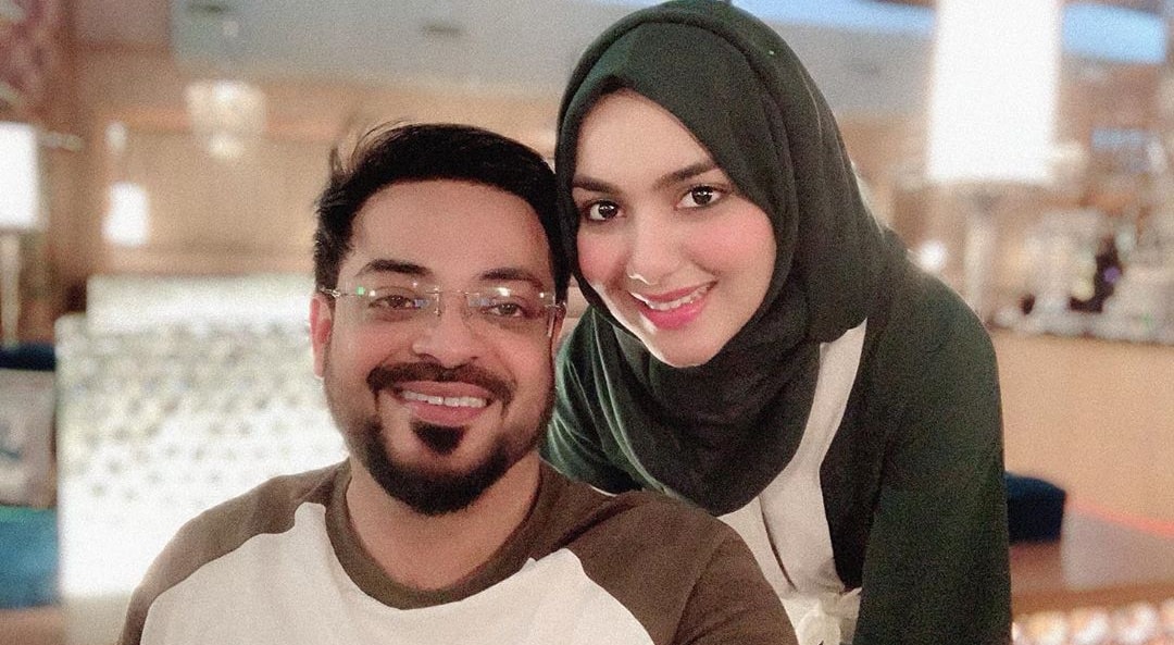 Latest Pictures of Aamir Liaqaut with Wife Syeda Tuba After Umrah