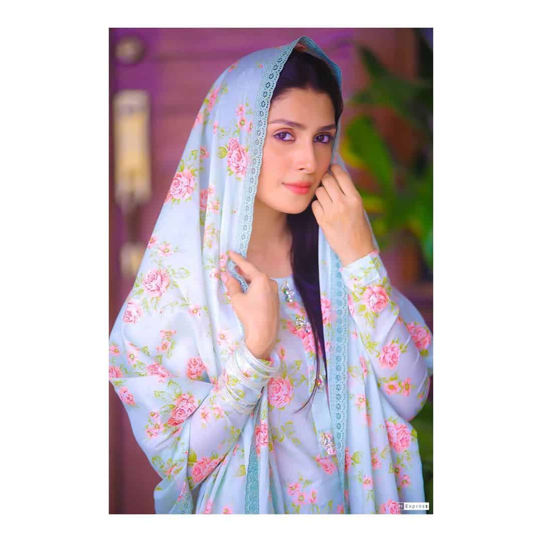 Latest Beautiful Clicks of Ayeza Khan