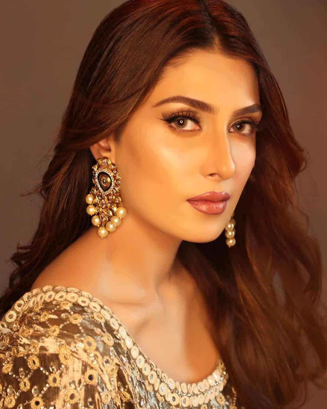 Latest Beautiful Clicks of Ayeza Khan