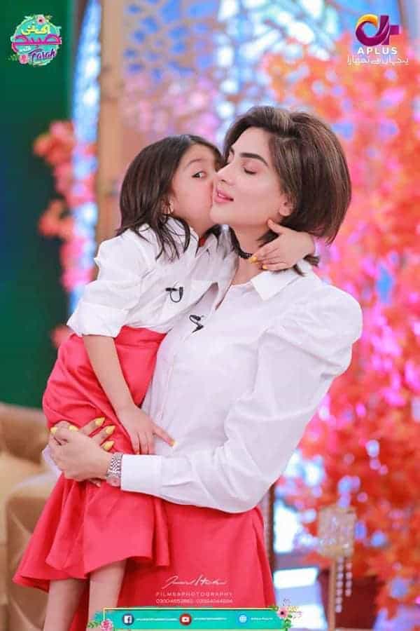 Fiza Ali with her Beautiful Daughter on sets of Ek Naye Subha with Farah