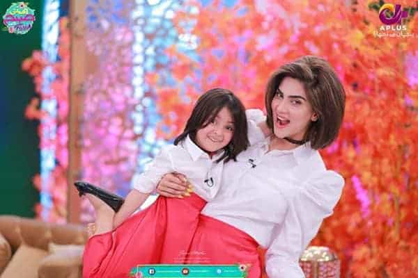 Fiza Ali with her Beautiful Daughter on sets of Ek Naye Subha with Farah