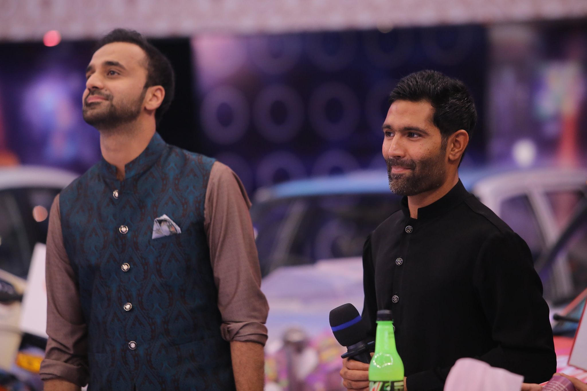 Gorgeous Mehwish Hayat & Cricketer Asad Shafiq in Today's Jeeto Pakistan