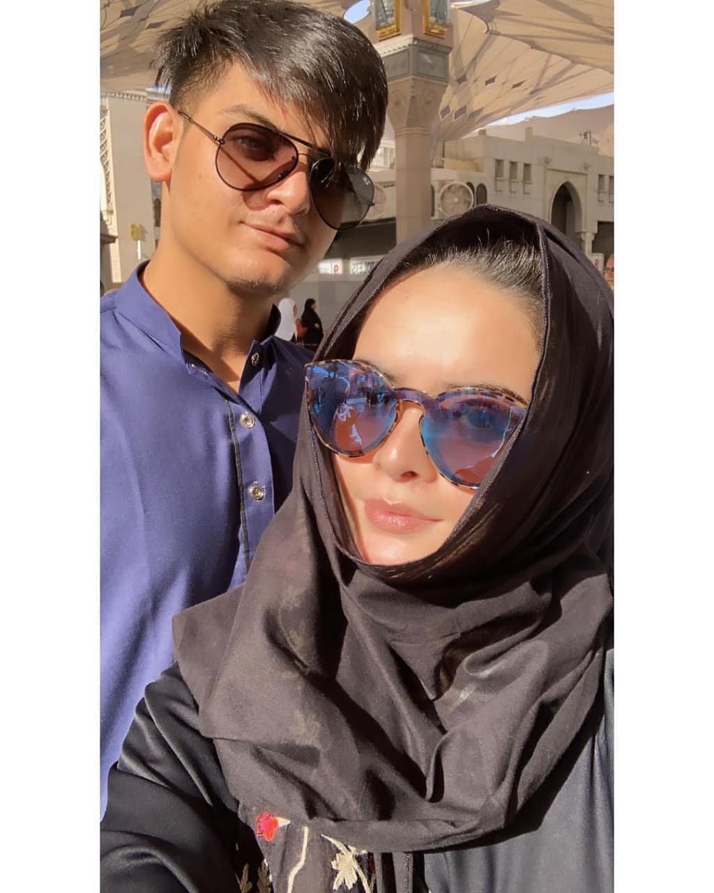 Latest Beautiful Clicks of Minal Khan with Family in Masjid e Nabwi Madinah