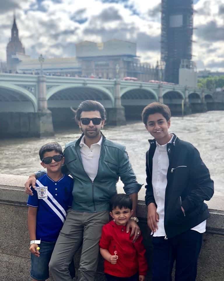 Latest Clicks of Mawra , Urwa & Farhan Saeed in London