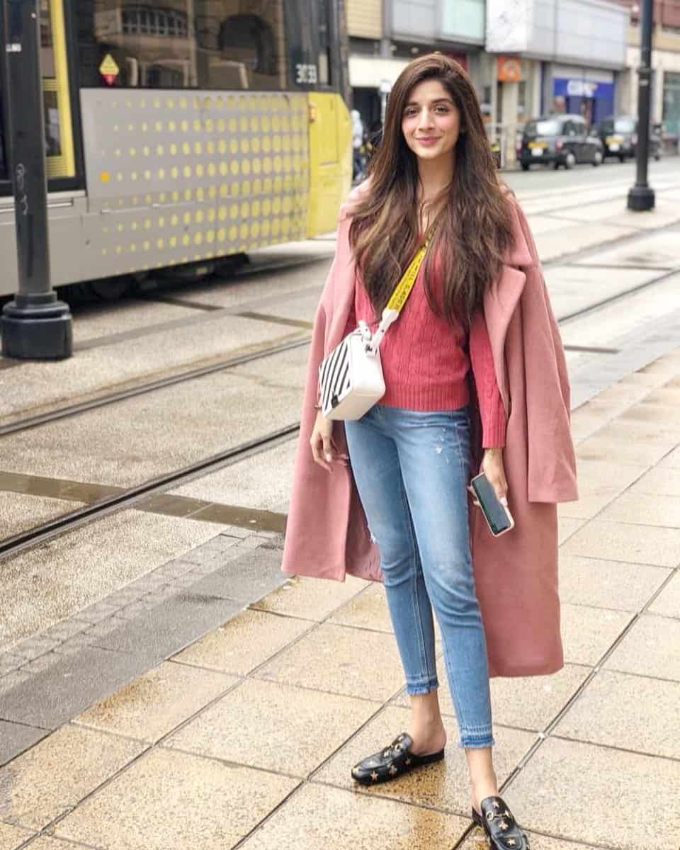 Latest Clicks of Mawra , Urwa & Farhan Saeed in London