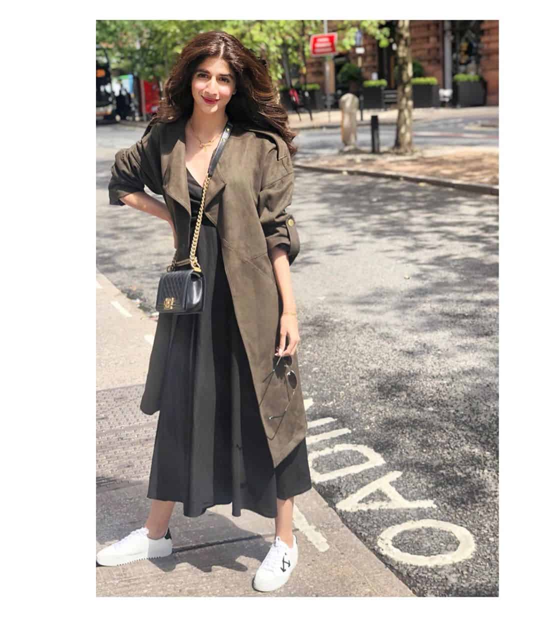 Latest Clicks of Mawra , Urwa & Farhan Saeed in London