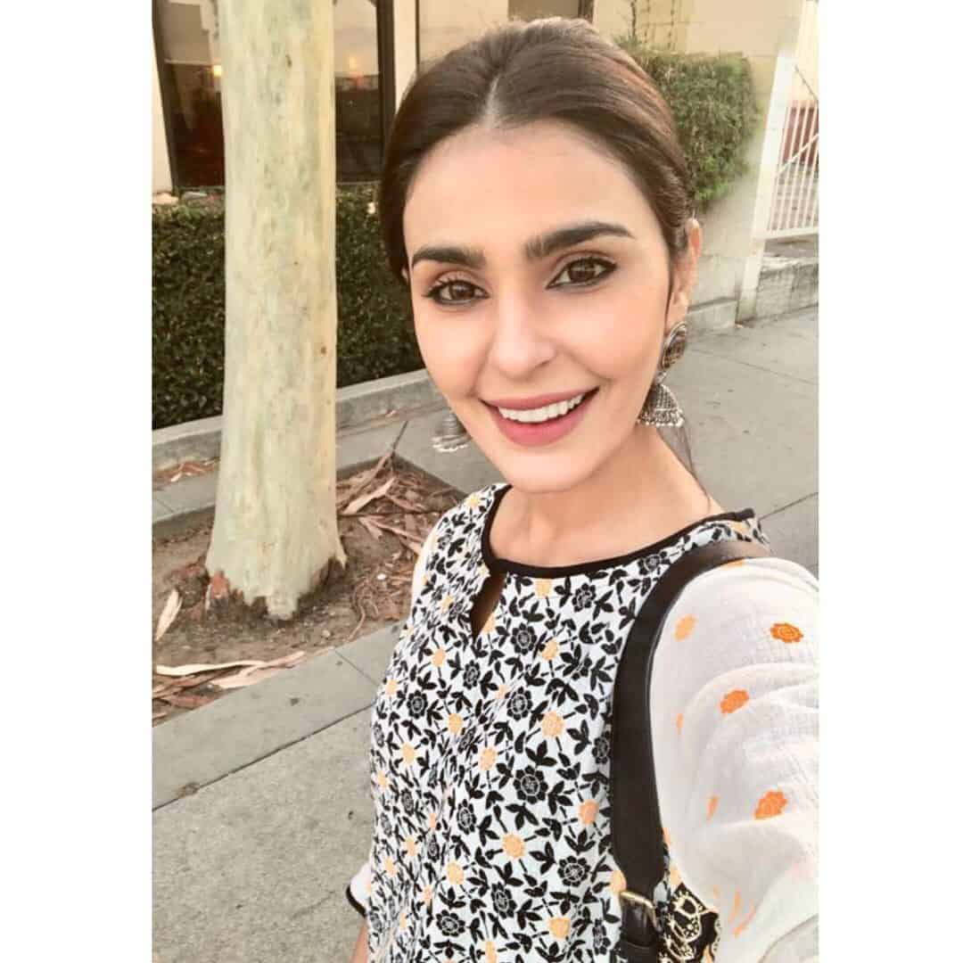 Latest Clicks of Beautiful Actress Sadia Ghaffar | Reviewit.pk