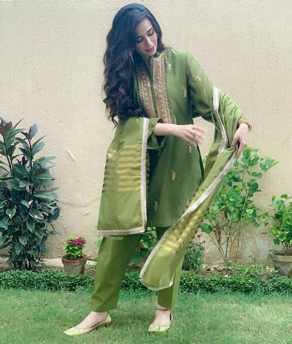 Sana Javed Serving Some Desi Looks On Eid