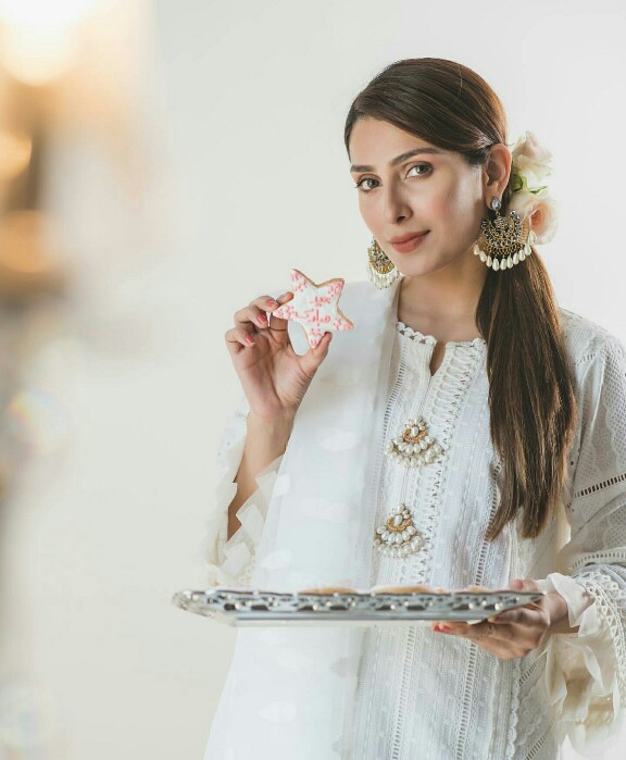Ayeza Khan Is The Epitome Of Grace