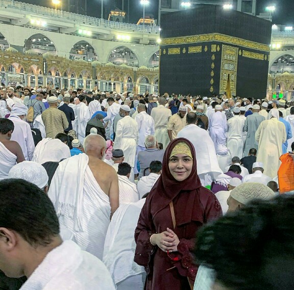 Humaima Malik Celebrates Eid In Makkah And Madina
