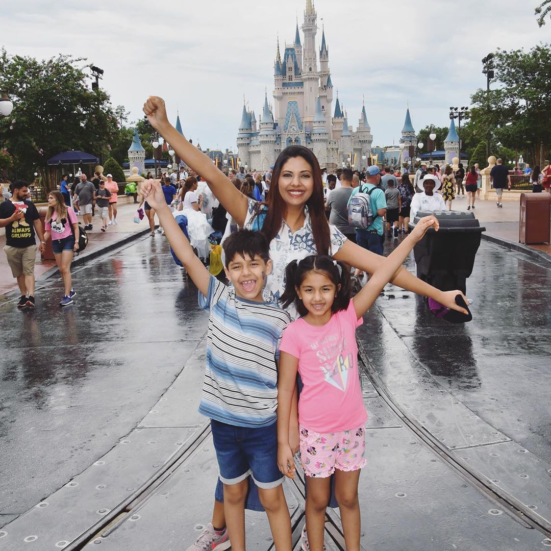 Sunita Marshal Enjoying Her Vacations with Kids in Disneyland