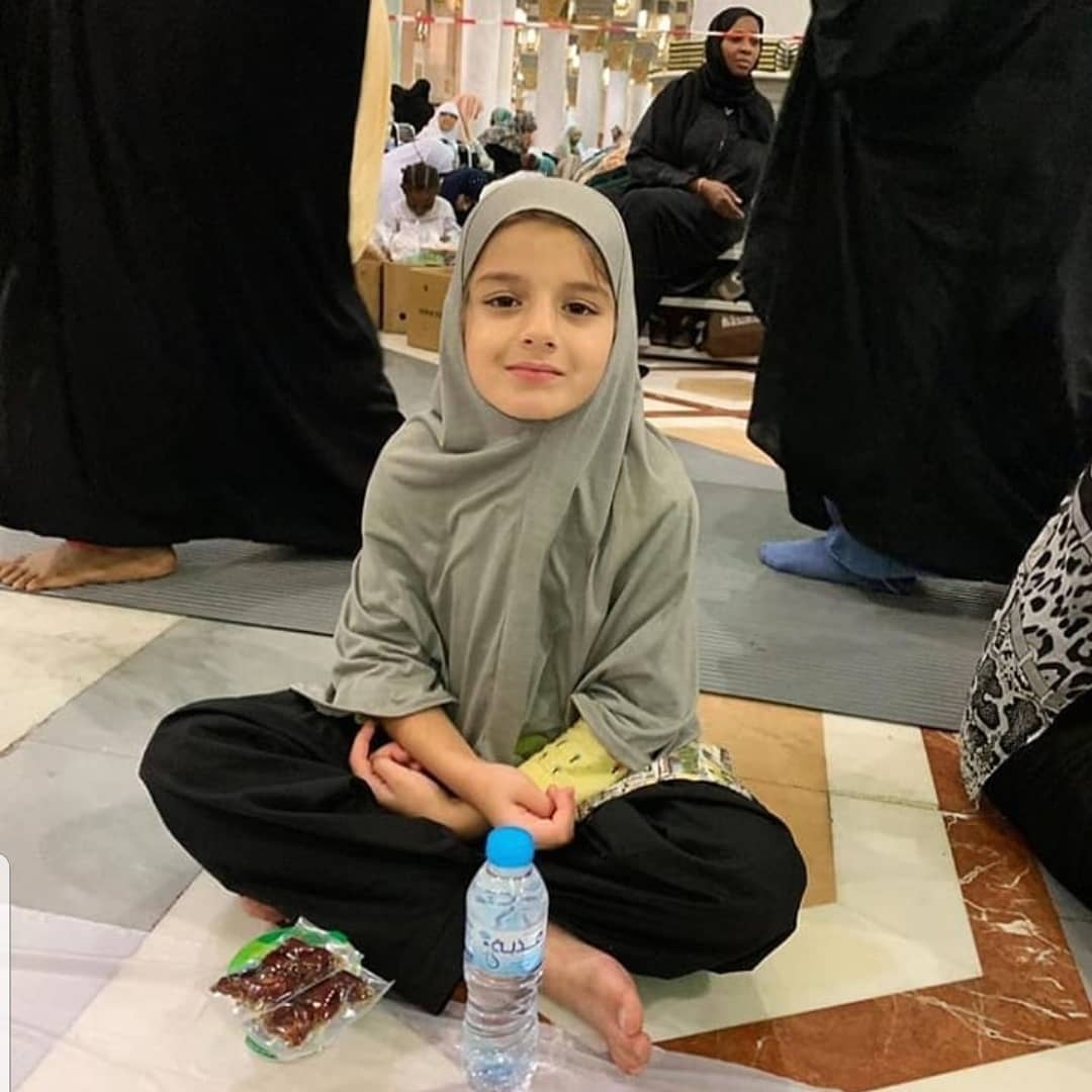 Shahid Afridi Performed Umrah with his Family