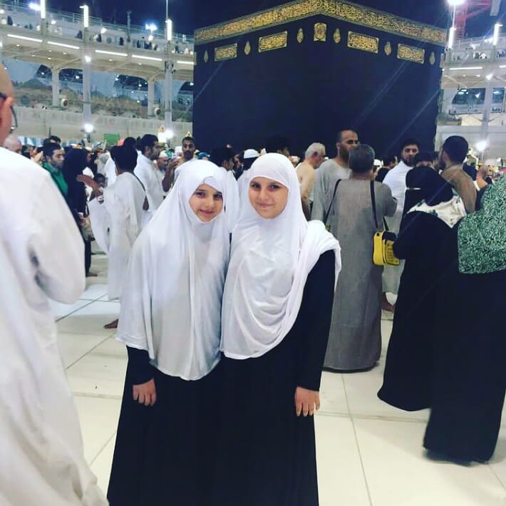 Shahid Afridi Performed Umrah with his Family