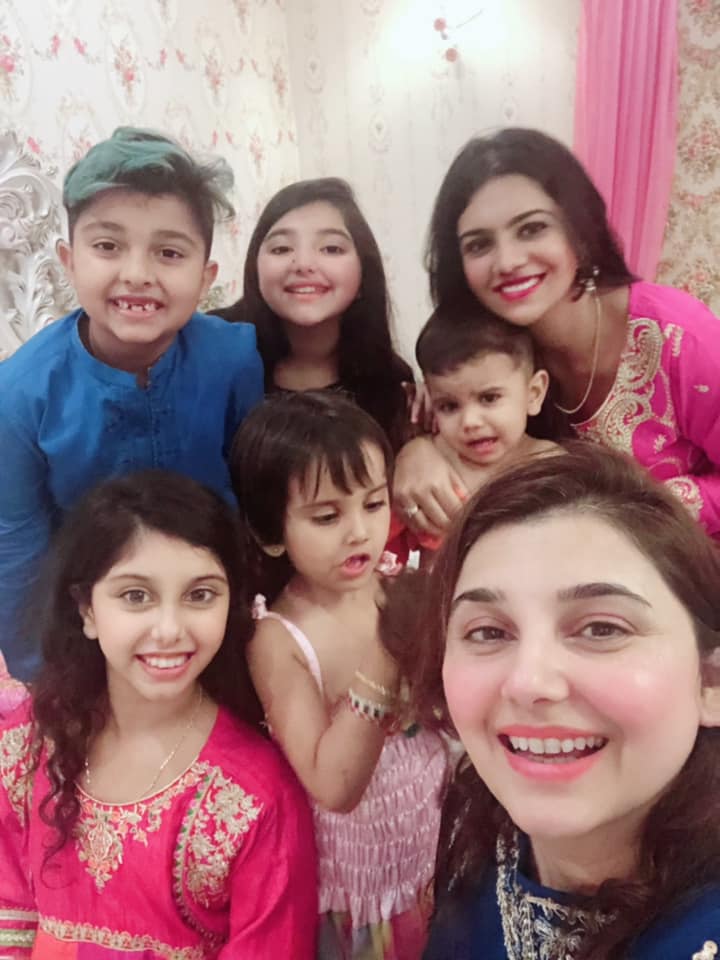 Beautiful Pictures of Actors Javeria Saud with her Family on Eid