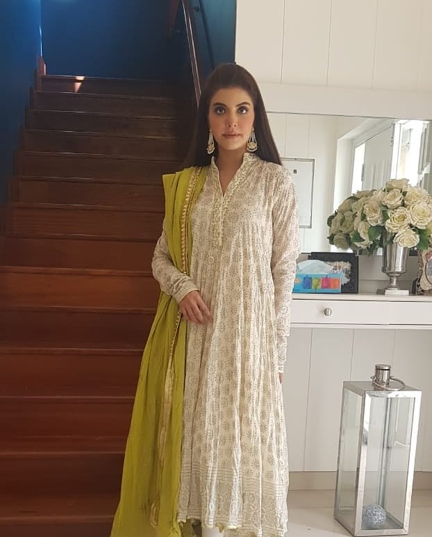 Beautiful Clicks of Nida Yasir with her Family on Eid